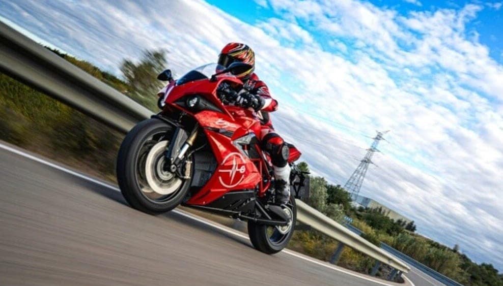 Germania, no al rumore: ma in montagna vietate anche le moto elettriche