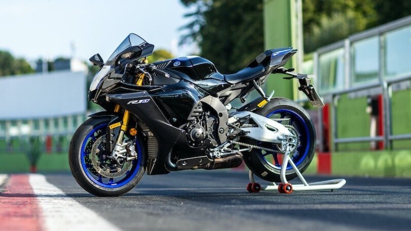 Yamaha, come la R6 anche la R1 molla la strada: versione Race per il 2023?