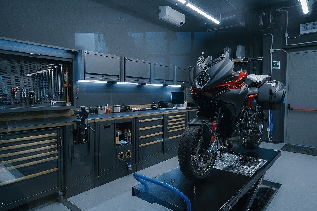 MV Agusta inaugura il nuovo flagship store di Milano