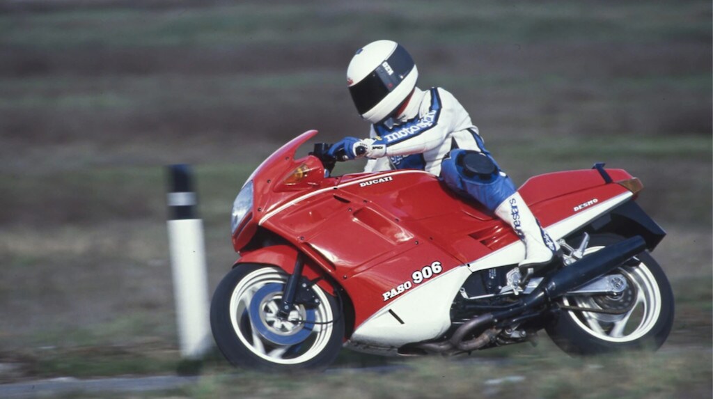 Lotta alle emissioni: una moto di 30 anni meglio di una elettrica?