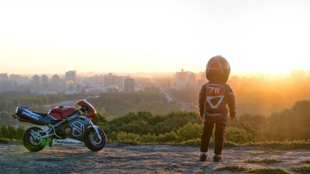 Bimbo prodigio con la moto: la storia di Tima Kuleshov dall' Ucraina