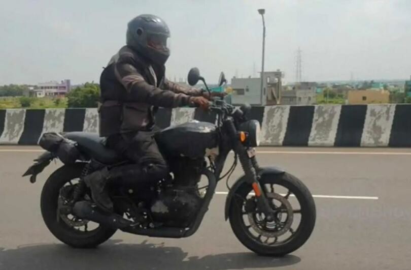Royal Enfield Hunter 350, le foto-spia della nuova roadster