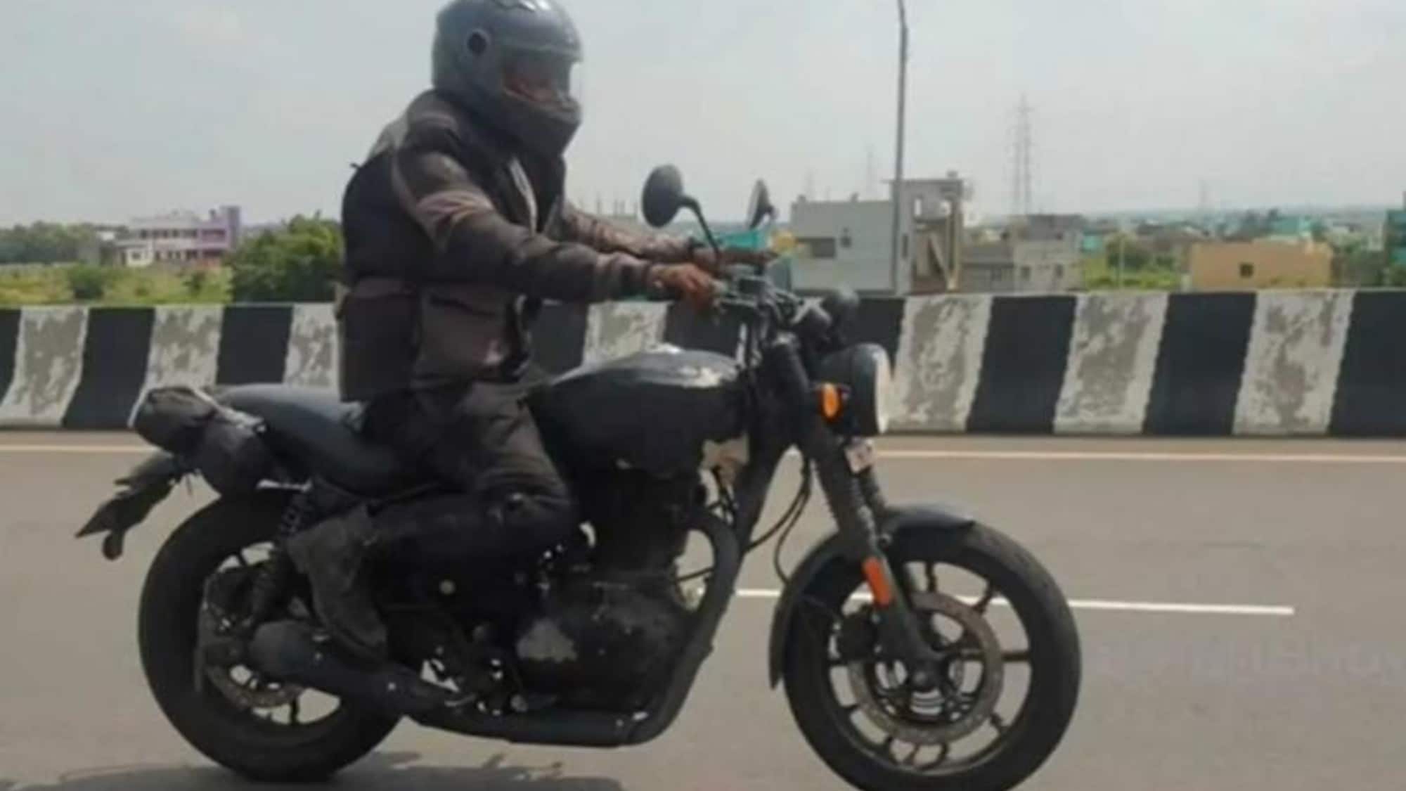 Royal Enfield Hunter 350, le foto-spia della nuova roadster