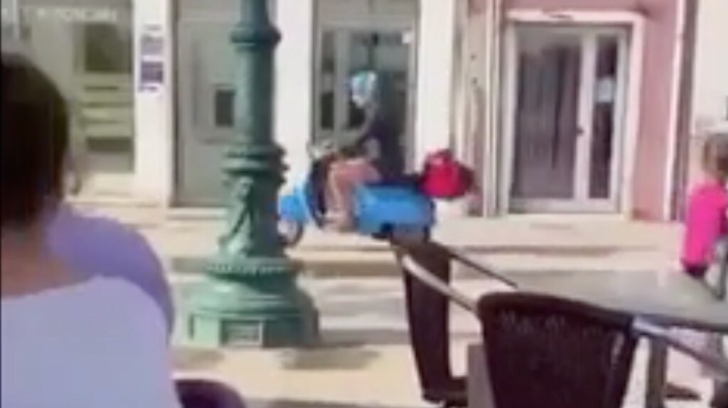 In Vespa a Venezia, dove si circola solo a piedi: daspo per un 19enne