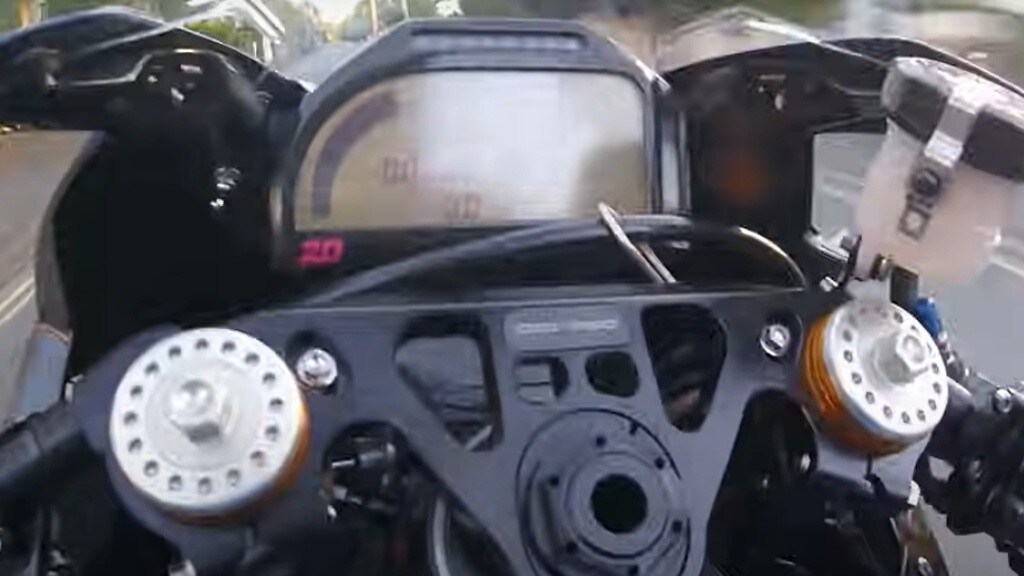 Sulle strade del TT: spettacolare on-board di Peter Hickman con la BMW HP4