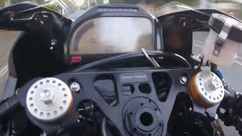 Sulle strade del TT: spettacolare on-board di Peter Hickman con la BMW HP4