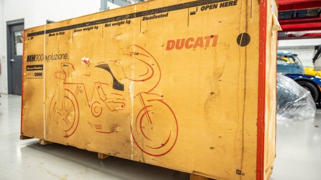 Ducati MH900e scoperta dopo vent’anni ancora nell’imballaggio