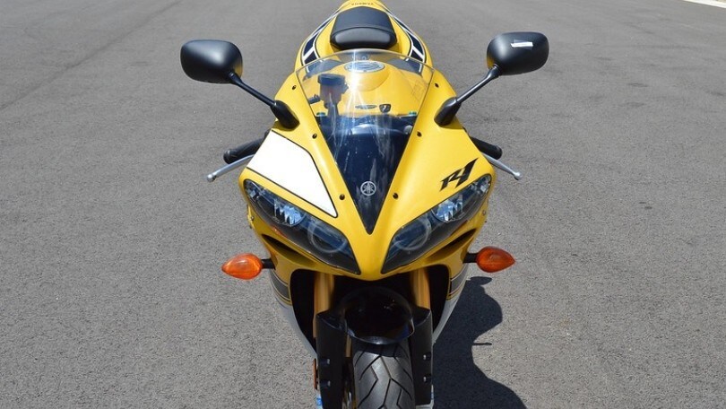 In vendita all'asta una Yamaha YZF-R1 firmata da Wayne Rainey