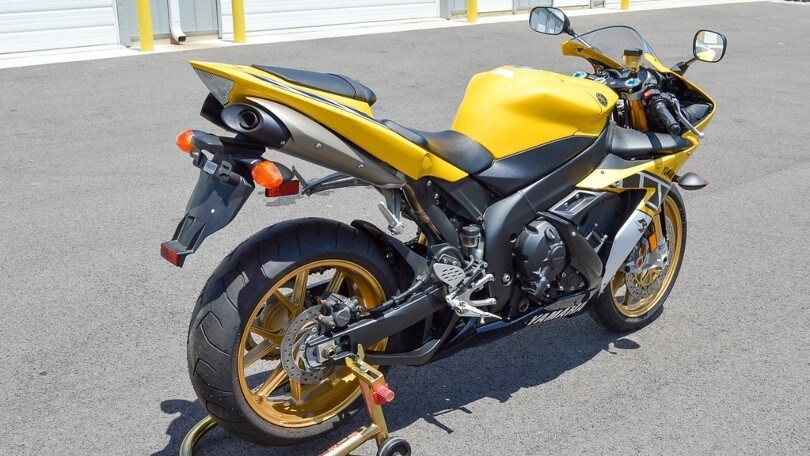 In vendita all'asta una Yamaha YZF-R1 firmata da Wayne Rainey
