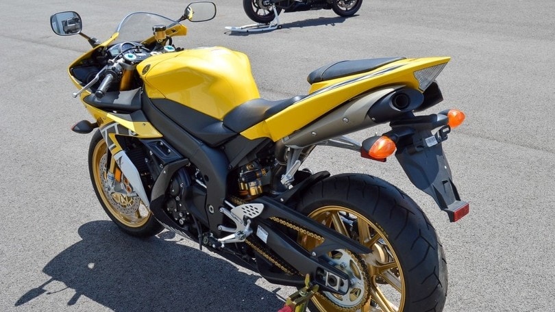 In vendita all'asta una Yamaha YZF-R1 firmata da Wayne Rainey