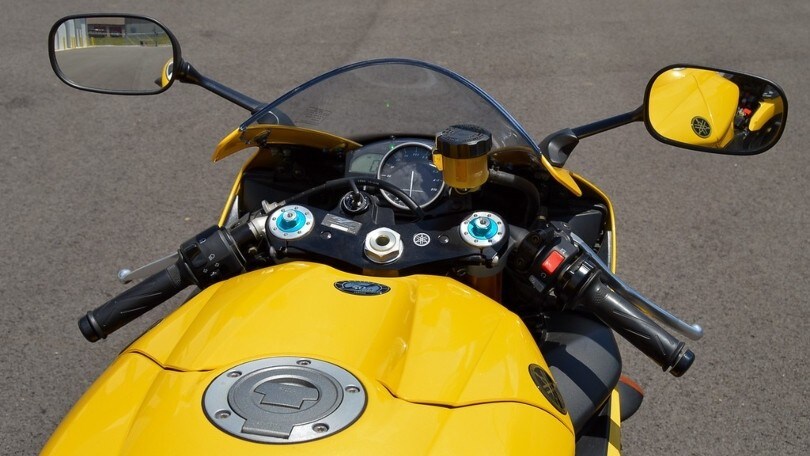 In vendita all'asta una Yamaha YZF-R1 firmata da Wayne Rainey