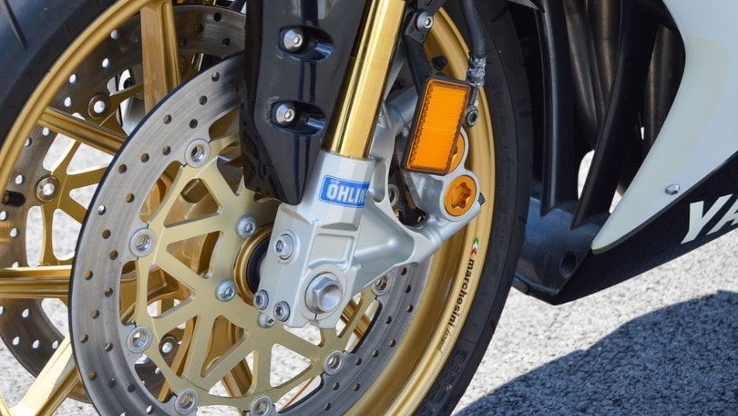 In vendita all'asta una Yamaha YZF-R1 firmata da Wayne Rainey