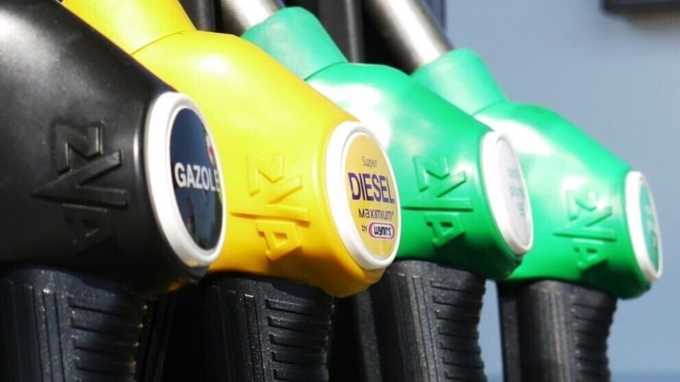 Caro carburanti, al vaglio l’idea della proroga del taglio delle accise