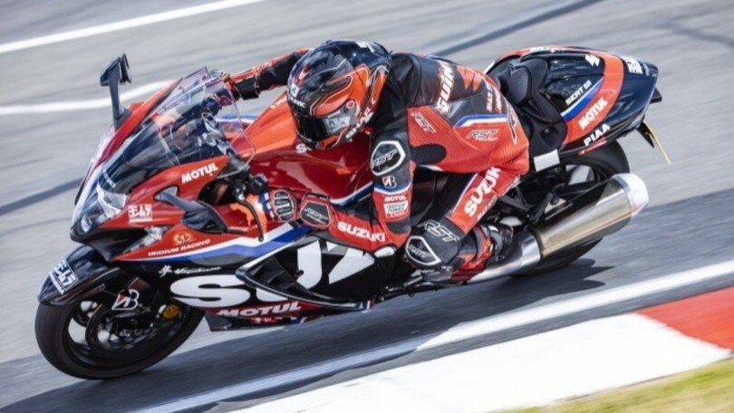 Suzuki regala una speciale Hayabusa a Guintoli