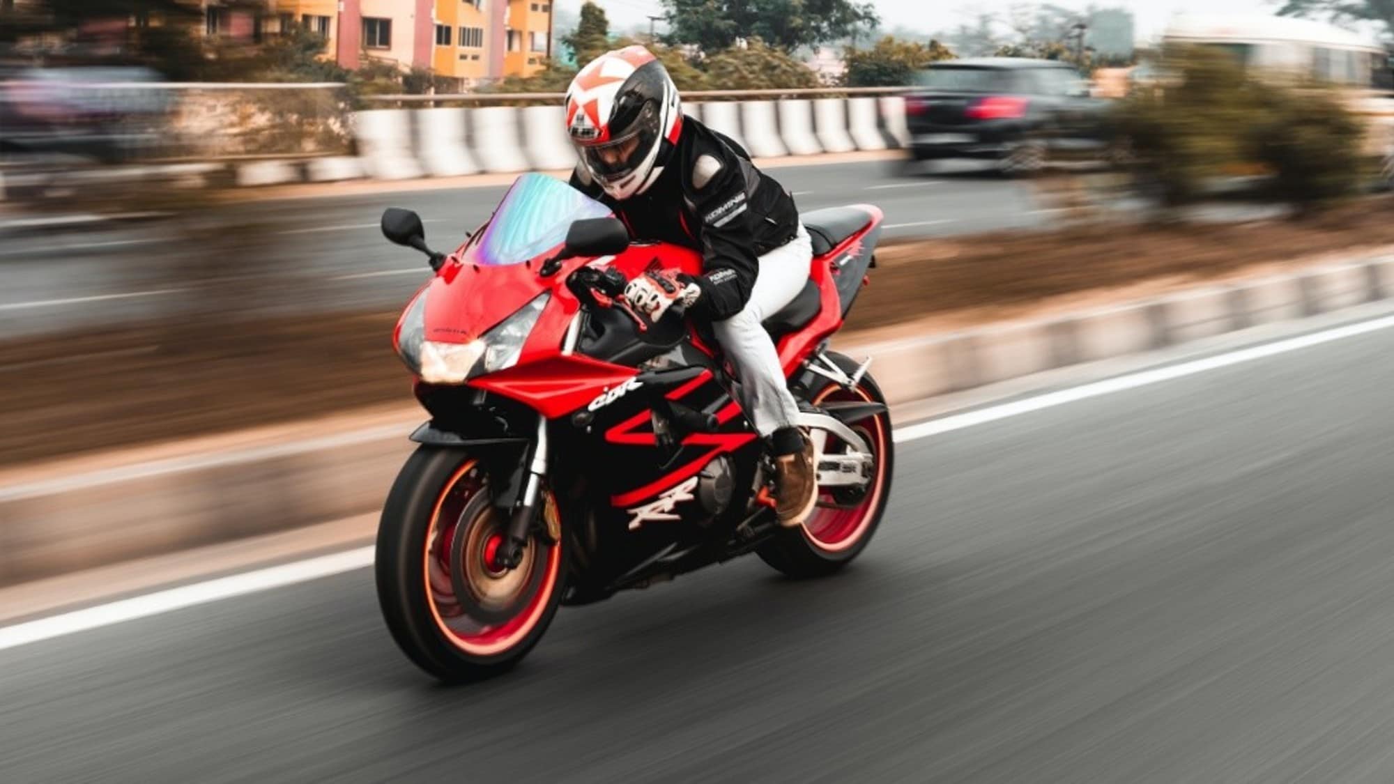 Assicurazioni moto, in arrivo aumenti per oltre 500mila motociclisti