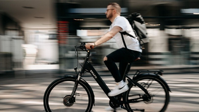E-bike modificata? Come un ciclomotore: targa e assicurazione, pena la multa