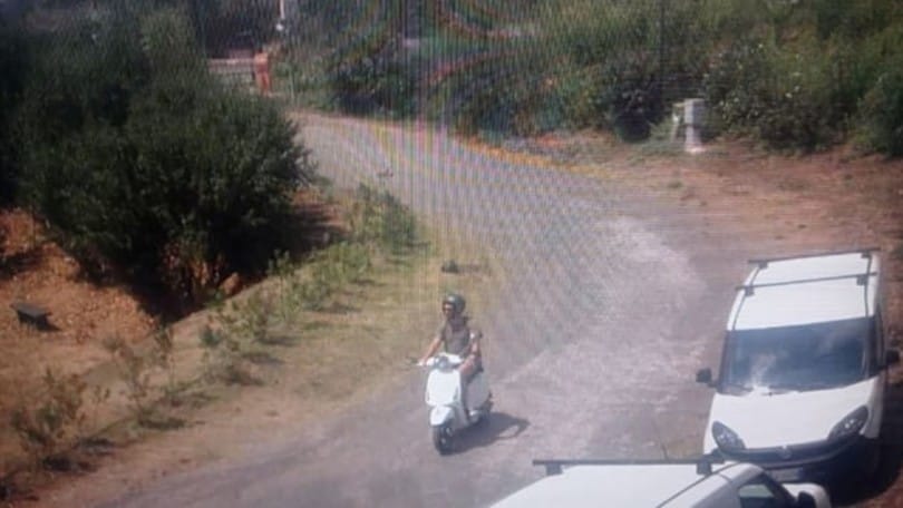 Con lo scooter per le rovine di Pompei: denunciato turista australiano