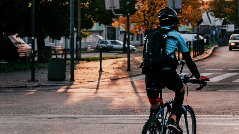 La Francia spinge sull’ecosostenibilità: paga per passare alle e-bike