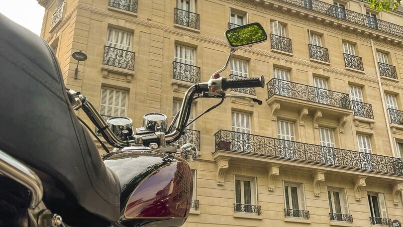 Parigi, finita la pacchia: parcheggio a pagamento anche per le moto