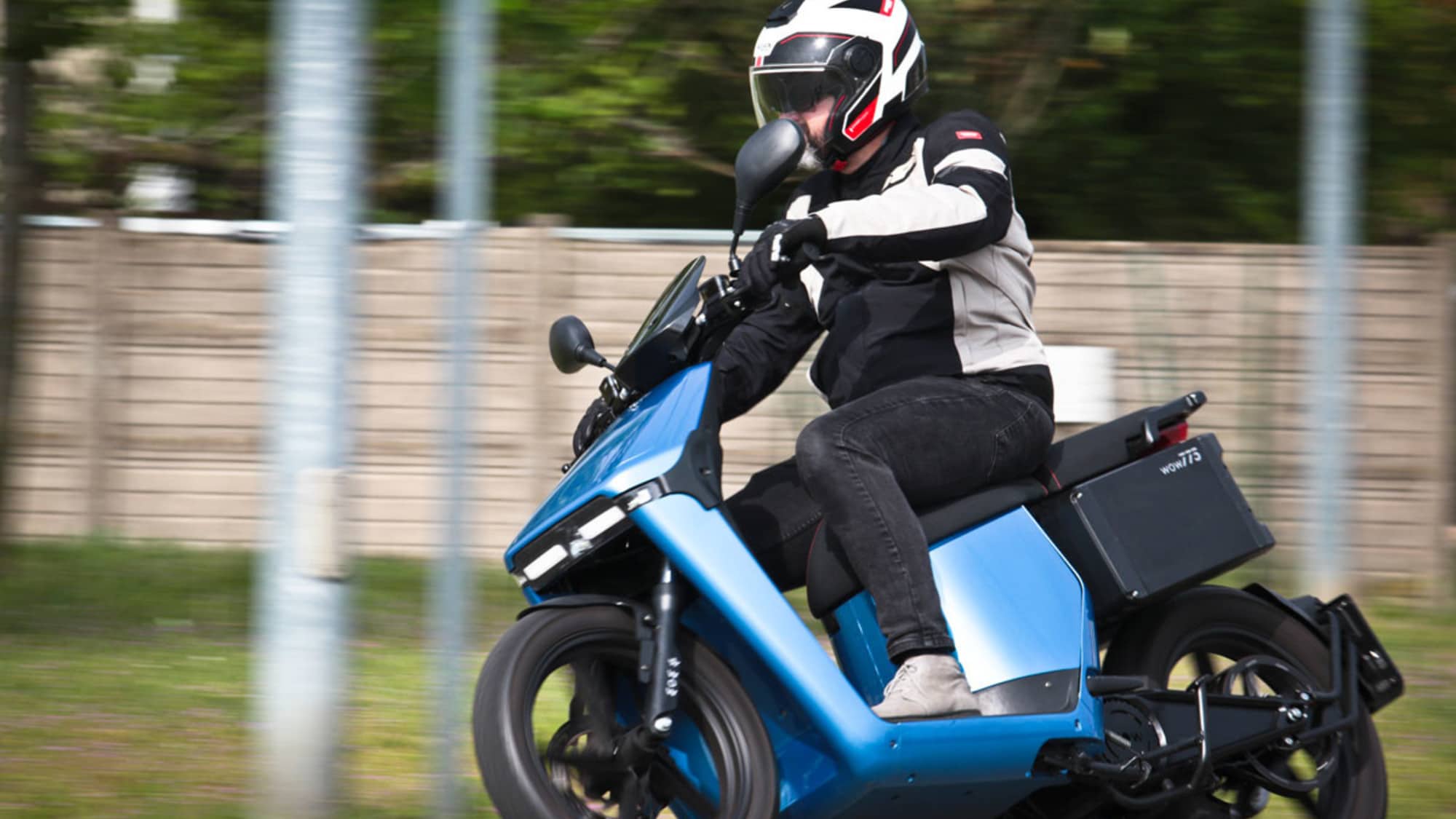 Prova WOW 775: lo scooter elettrico italiano