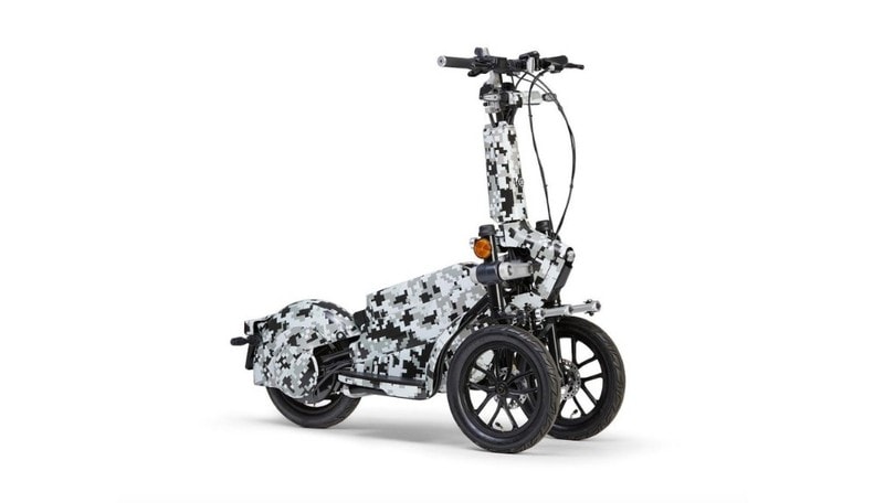 Yamaha Tritown, tre ruote elettrico che si guida in piedi presto su strada