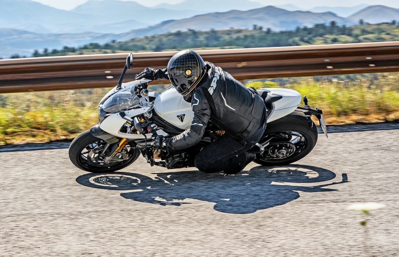 Sportive on the road: Triumph Speed Triple 1200 RR