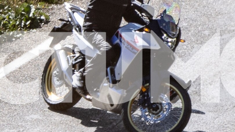 Honda Transalp: le prime foto della nuova crossover
