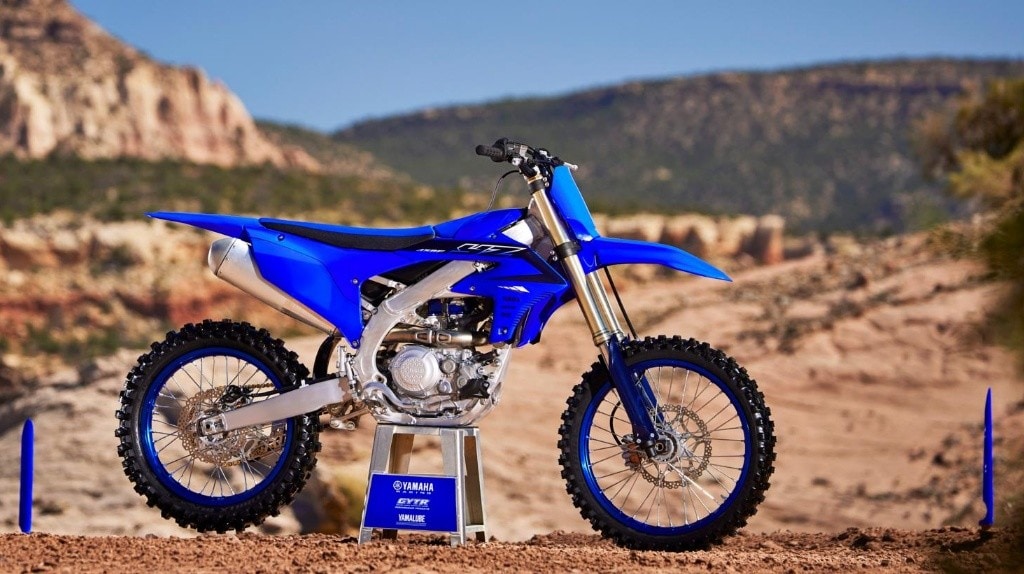 Auto come ariete per entrare in una concessionaria: rubate tre Yamaha