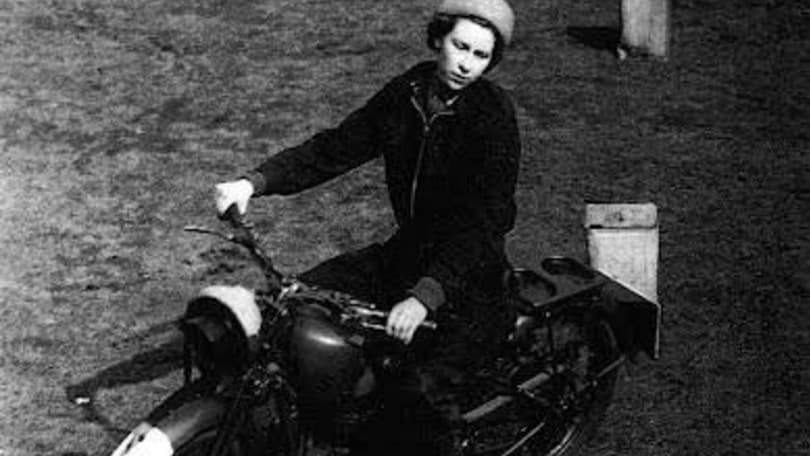 Regina Elisabetta: una Royal Enfield per la futura sovrana