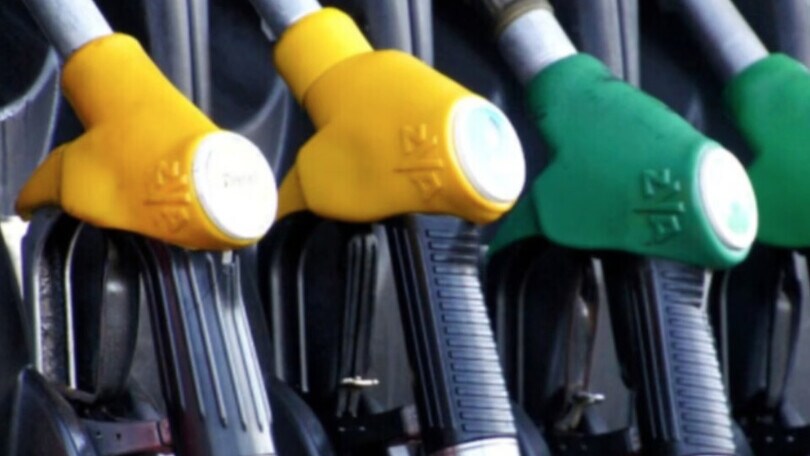 Caro carburanti, prorogato ancora il taglio delle accise