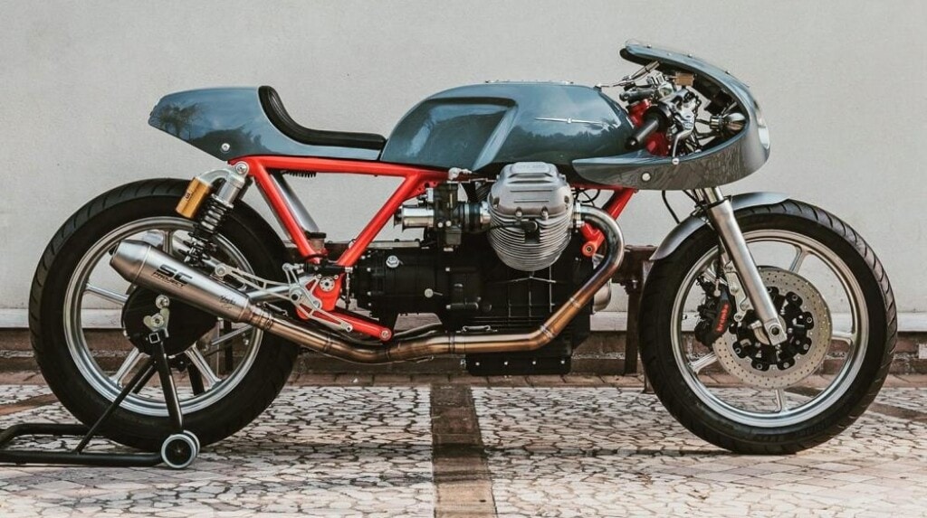Moto Guzzi 1000 SP Enzo, una special carica di significato
