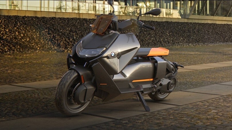 BMW CE-04, richiamo in Europa per un problema al supporto del clacson