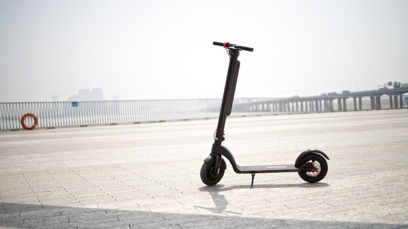 Monopattini pericolosi, la conferma dei crash test: necessario proteggersi