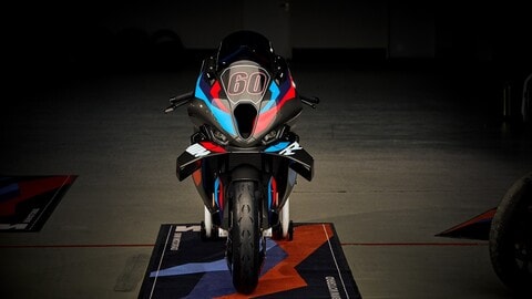 Nuova BMW M1000RR 2023 le FOTO