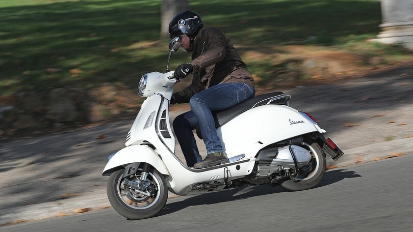 Nuova Vespa GTS 300: la gallery del test