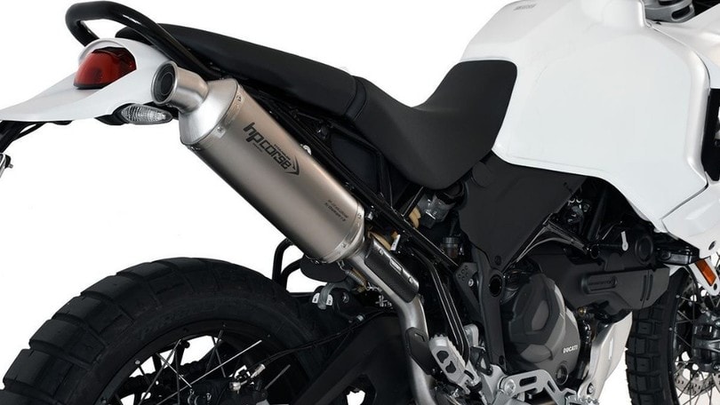 Ducati DesertX, arriva lo scarico SP-1 EvoShort di HP Corse