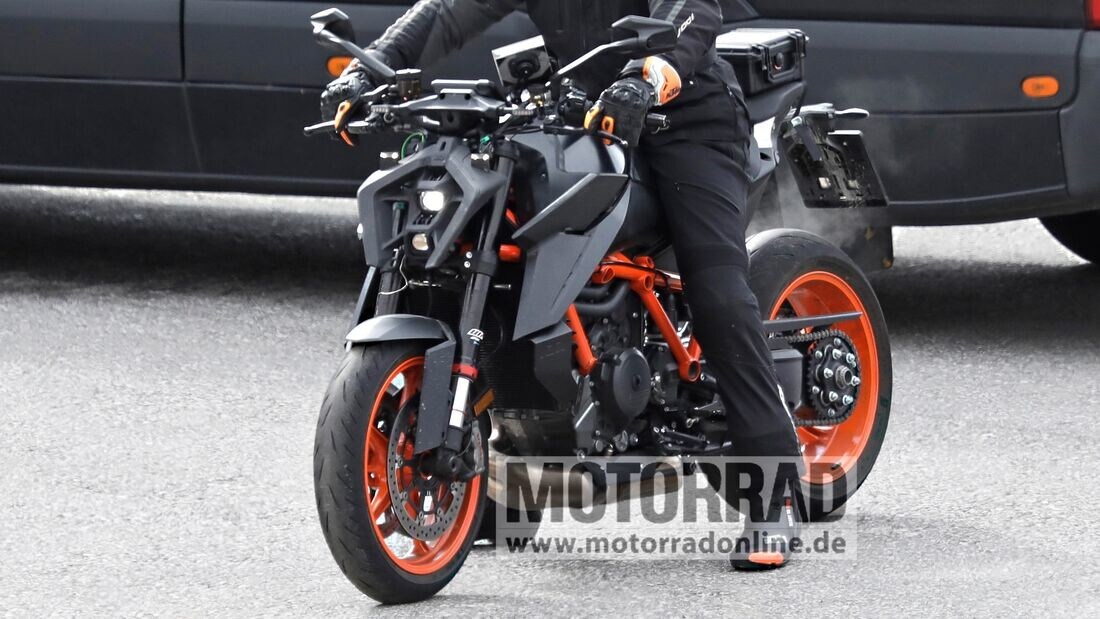 KTM, SuperDuke R: mostrata la nuova faccia della Bestia