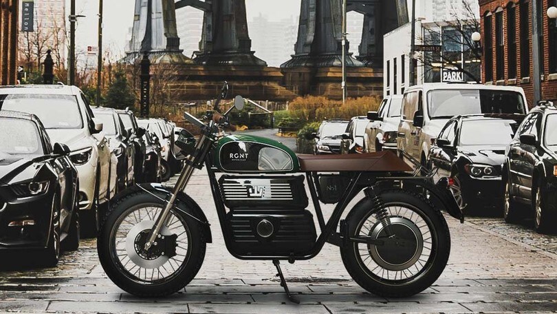 Dalla Svezia arriva la moto elettrica che si guida "senza freni"