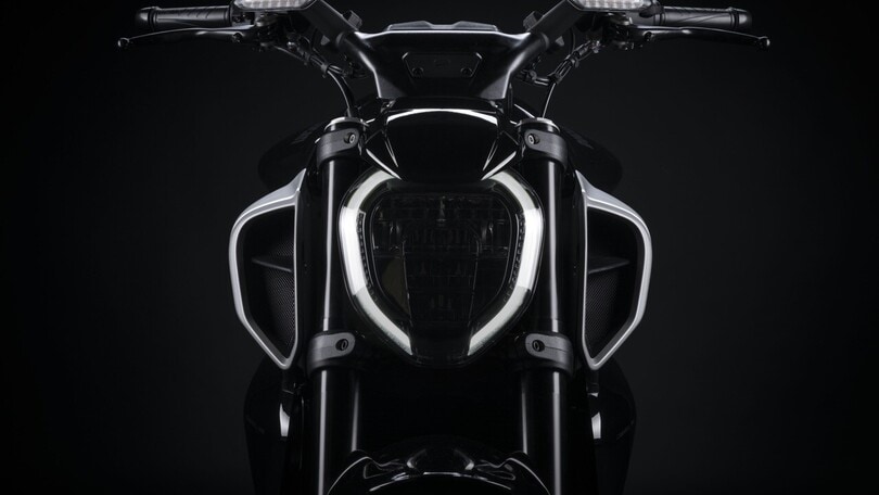Ducati Diavel V4 2023, LE FOTO