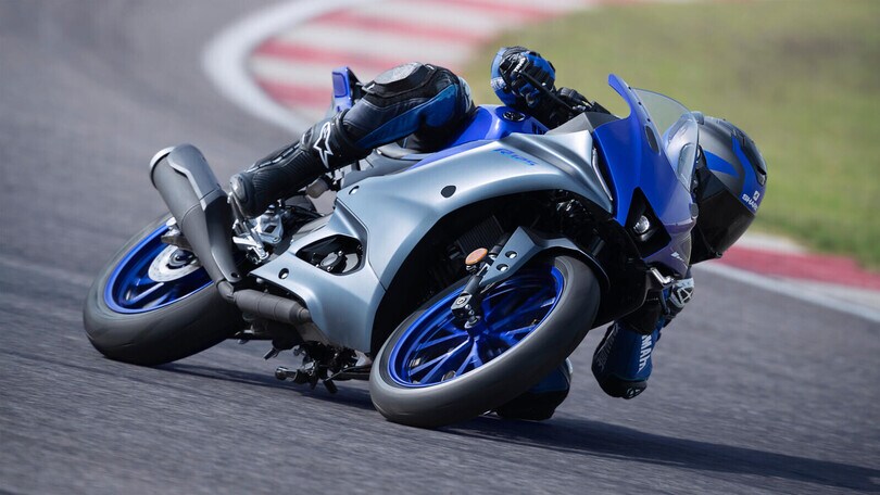 Yamaha R125 2023: piccola SBK col controllo di trazione!