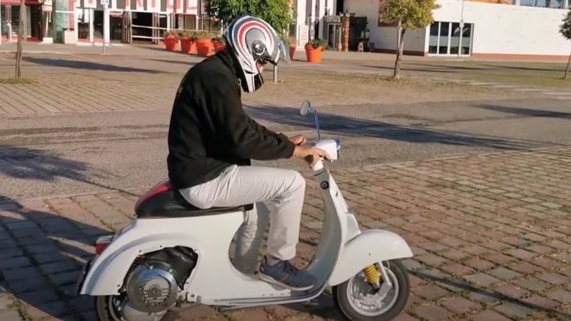 Vespa 50 Special, a Eicma 2022 diventa elettrica con Pinasco