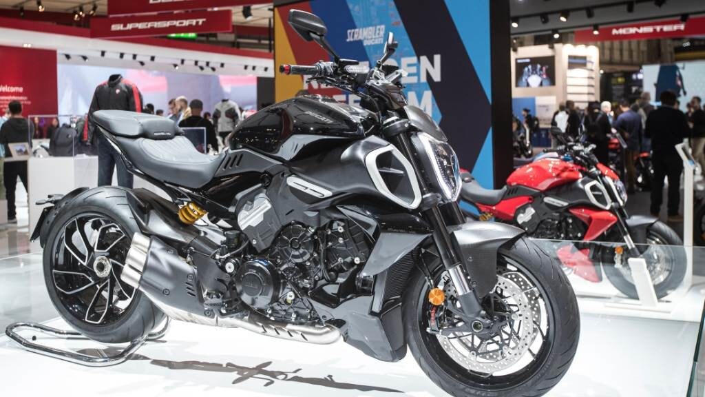 Ducati infiamma EICMA: passerella da Campioni del Mondo
