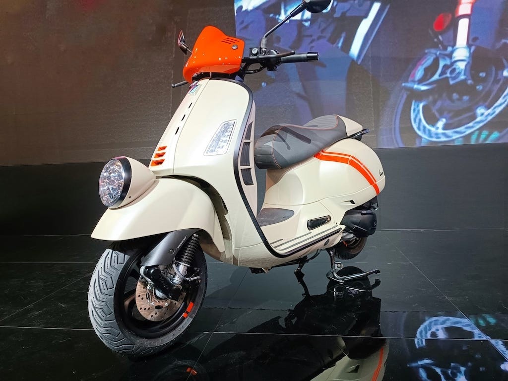 Le novità di Vespa a EICMA 2022: Gtv e Primavera Color Vibe