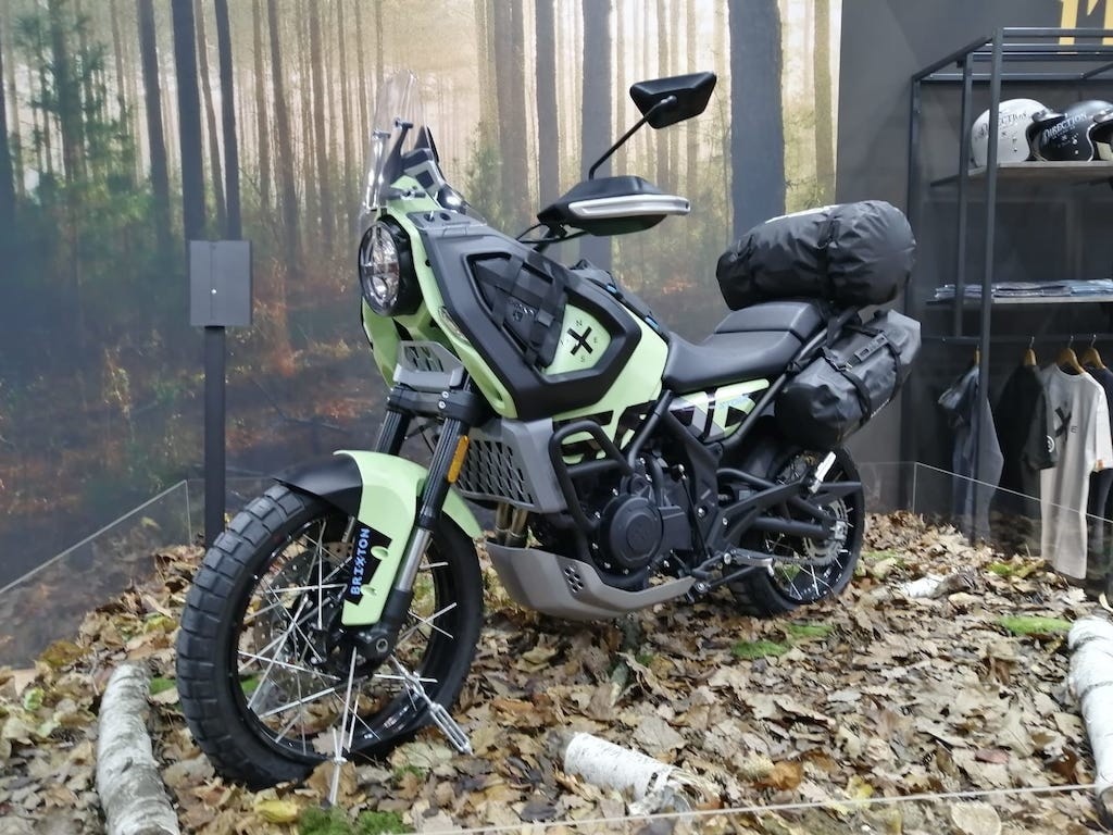 Brixton lancia il concept Storr, media Adventure bicilindrica
