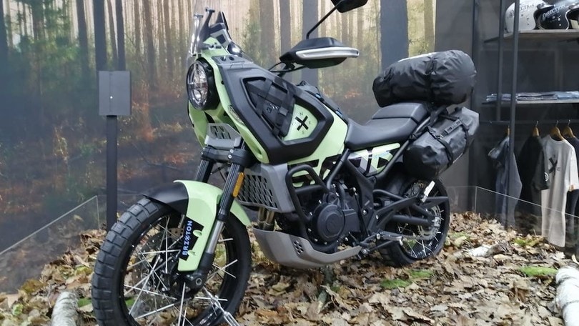 Brixton lancia il concept Storr, media Adventure bicilindrica