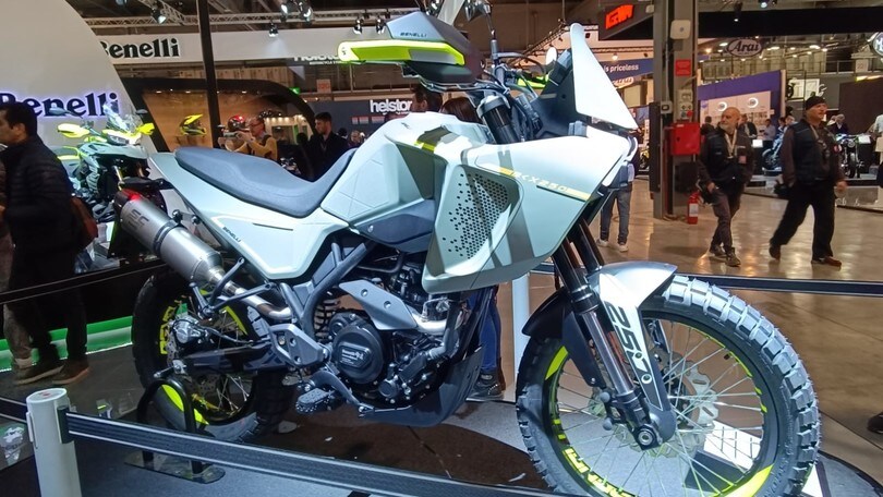 Benelli BKX 250 e BKX 250 S: questioni di stile