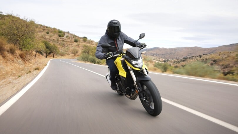 Honda CB750 Hornet, LE FOTO DELLA PROVA