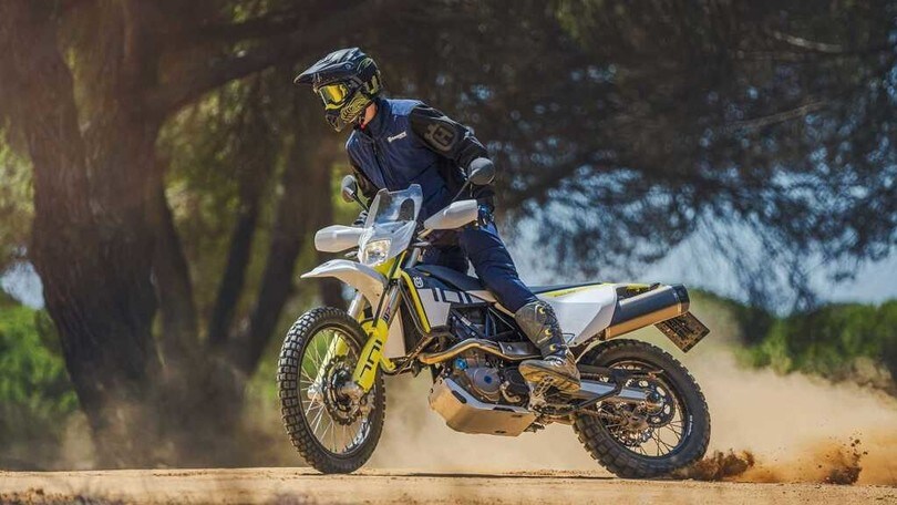 Husqvarna 701 Enduro 2023, cambiano solo i colori