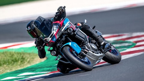CFMoto 800MT R Sport FOTO