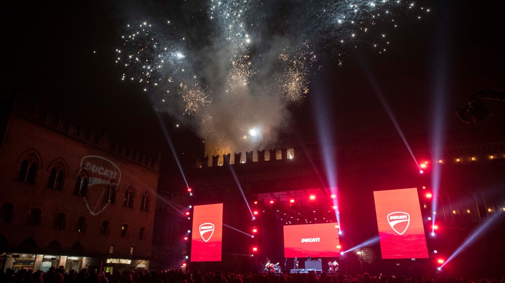 La festa Ducati a Bologna tra campioni e moto inedite
